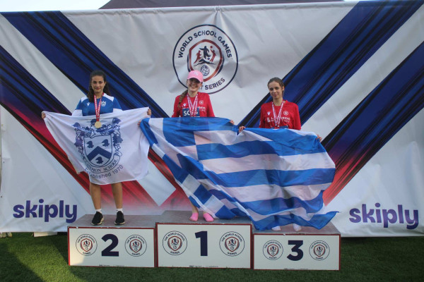 Amelia_and_Regina_podium.JPG