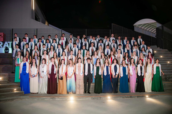 Graduates_photo.jpg